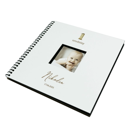 Album na zdjęcia z okienkiem i personalizowaną dedykacją na roczek na chrzest urodziny